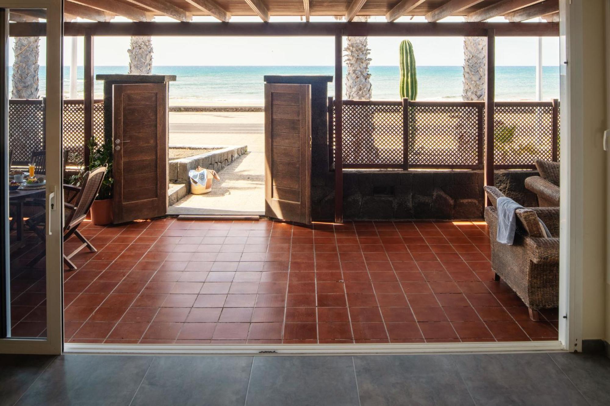 Villa La Casa De La Playa à Puerto del Carmen  Extérieur photo
